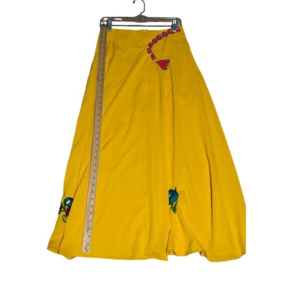 Embroidered floral long yellow skirt size small - Picture 8 of 8